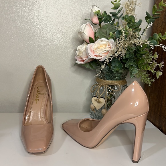 Lulu’s Light Nude Faux Patent Leather Square Toe Pumps 6 - Like New! - Picture 4 of 11